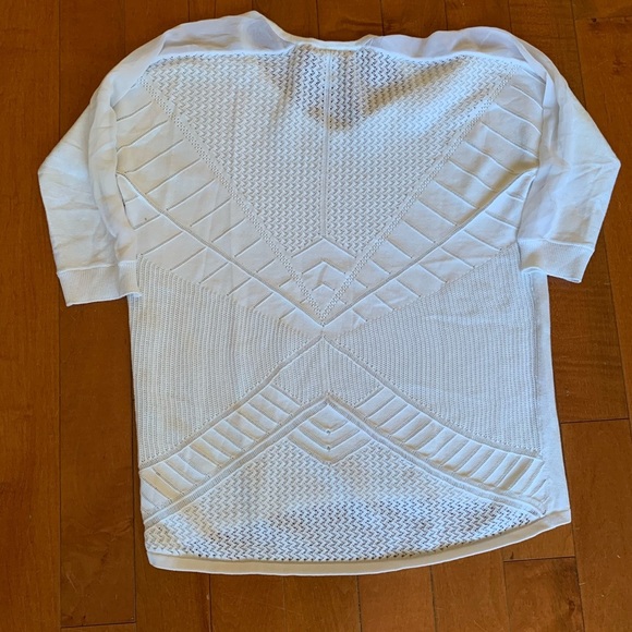 Design History Women’s Size M White V-neck Crochet 3/4 Sleeve Sweater Minimalist - Picture 2 of 5